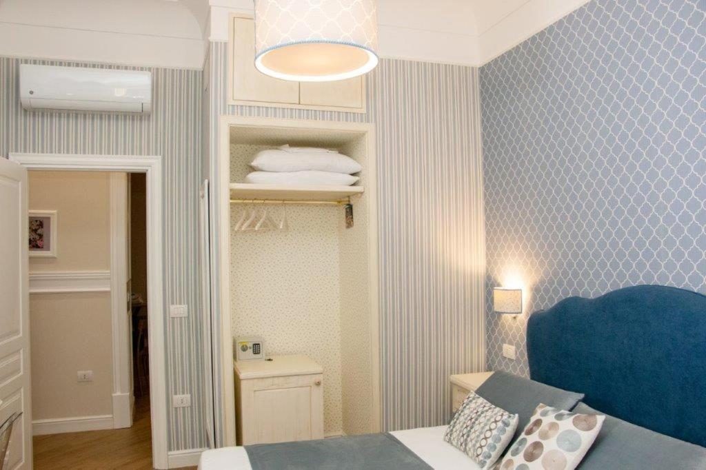 Florita Napoli Hotell Exteriör bild