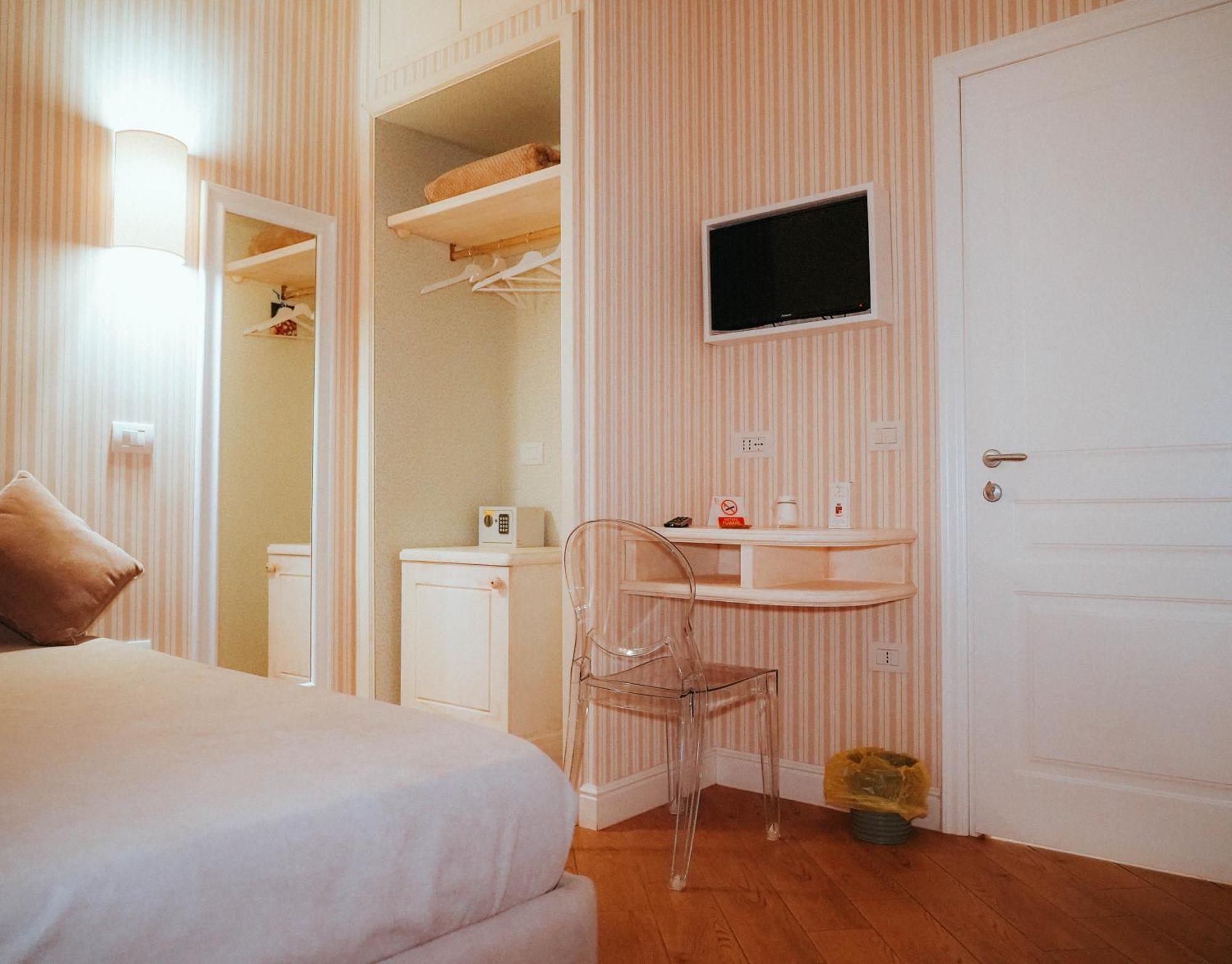 Florita Napoli Hotell Exteriör bild