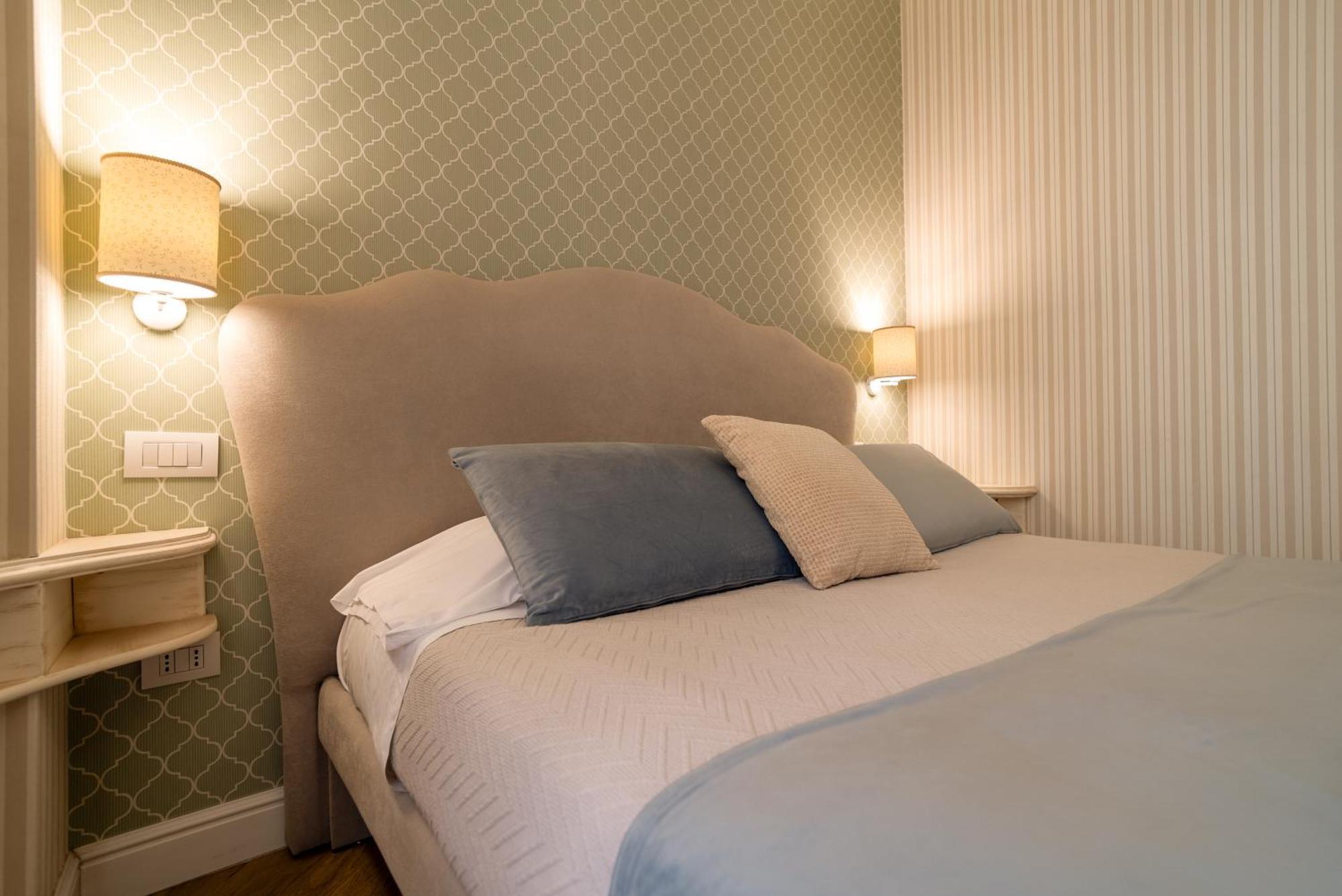 Florita Napoli Hotell Exteriör bild